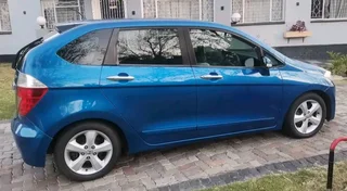 Honda FR-V 2.0i with 6 manual transmission for R69.999 Bargain