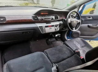 Honda FR-V 2.0i with 6 manual transmission for R69.999 Bargain