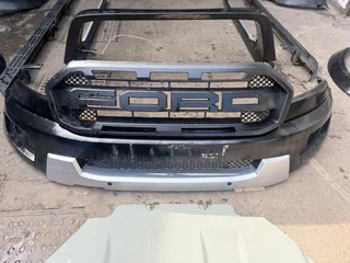 Wildtrak Roll Bar and Side Steps and T6 Raptor Kit(Bumper, Grill, Scratch Pad and arches)