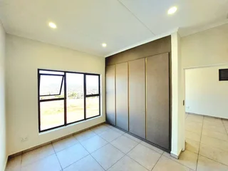 Experience True Luxury at Emerald Skye – 1-Bedroom, 1-Bath Apartment from R898 275