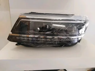 VW Tiguan xenon headlight left side