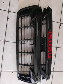 Isuzu Dmax bumper grill 2024