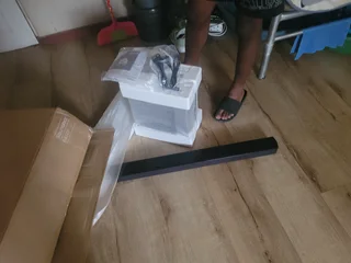 New Samsung soundbar hw-b450f for sale