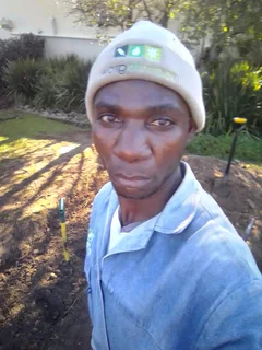 EXPERIENCE AS A GARDENERS LOOKING FOR A JOB