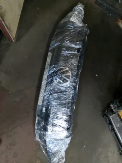 VW AMAROK FRONT GRILLE