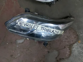 Chevrolet trailbilizer left headlights,