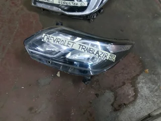 Chevrolet trailbilizer left headlights,