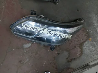 Chevrolet trailbilizer left headlights,