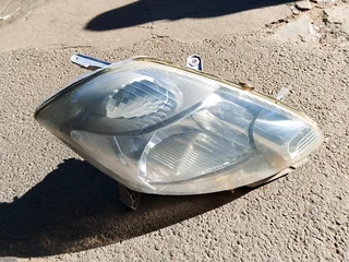 daihatsu sirion right side headlights,
