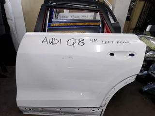 Audi Q8  4m left back door,