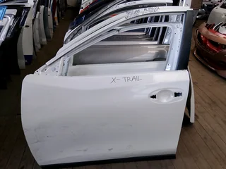 Nissan X-Trail left front door,