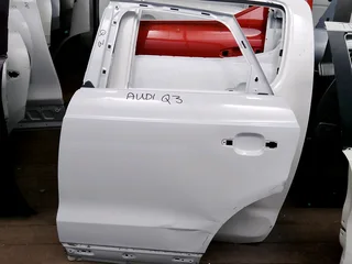 Audi Q3 left the back door,