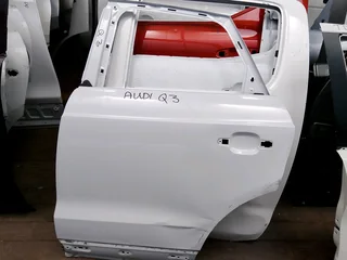 Audi Q3 left the back door,