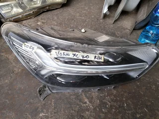 Volvo Xc40 right side headlight,