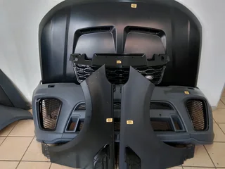 Rang Rover sport complete front bumper , both Fender,