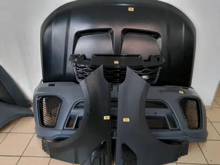 Rang Rover sport complete front bumper , both Fender,