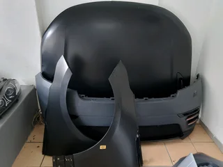 Rang Rover velar complete front bumper, bonnet and both ide fender,