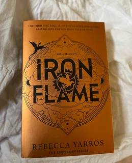 Iron Flame by Rebecca Yarros – 623 pages – Like New – R350