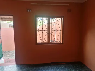 Outbuilding for rent in Clayfield