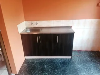 Outbuilding for rent in Clayfield