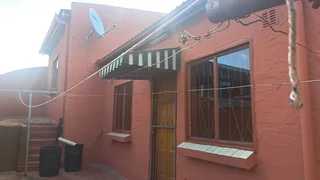 Outbuilding for rent in Clayfield