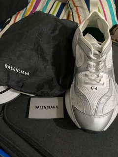 Sneakers (Balenciaga)