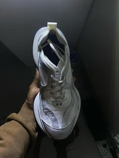 Sneakers (Balenciaga)