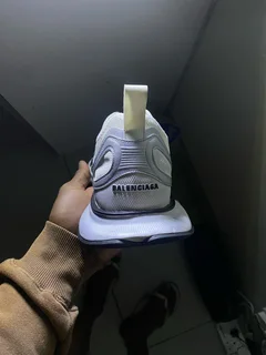 Sneakers (Balenciaga)