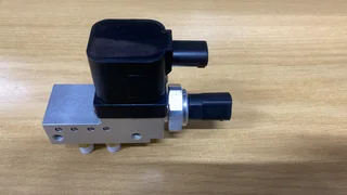 MERCEDES BENZ M211 BRANDNEW HYDRAULIC SUSPENSION VALVE UNIT