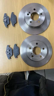 Mercedes Benz W204 Brandnew Rear Brake Discs And Pads