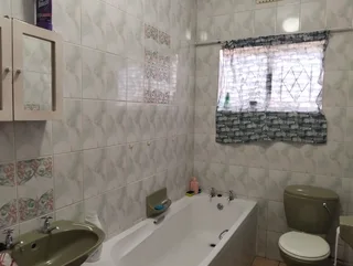 Room - Ad posted by Mark