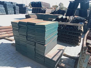  UNLEASH YOUR BUILDING POTENTIAL!  Premium Formwork Materials! 