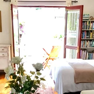 Stunning Poolside Studio Apartment