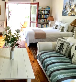 Stunning Poolside Studio Apartment