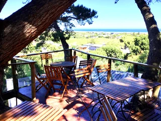 Stylish Modern 1-Bedroom Treetop Apartment