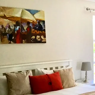 Stylish Modern 1-Bedroom Treetop Apartment