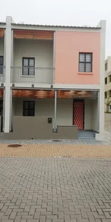 3 bedroom row house in Zonnebloem, District Six