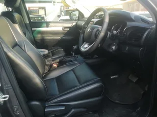 2024 Toyota Hilux 2.4 GD-6 D/Cab AT, Excellent condition, full service R445000