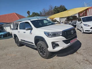 White Toyota Hilux 2.8 GD-6 D/Cab 4x4 Raider AT with 92000km available now!