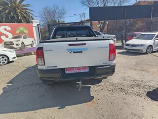 White Toyota Hilux 2.8 GD-6 D/Cab 4x4 Raider AT with 92000km available now!