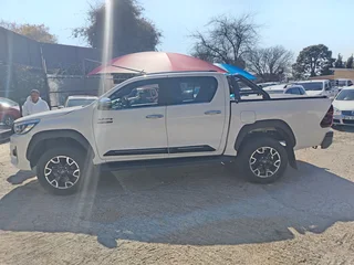 White Toyota Hilux 2.8 GD-6 D/Cab 4x4 Raider AT with 92000km available now!