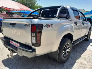 2020 Isuzu D-Max 250 D/Cab 4x4, in excellent condition, full service history, R249900