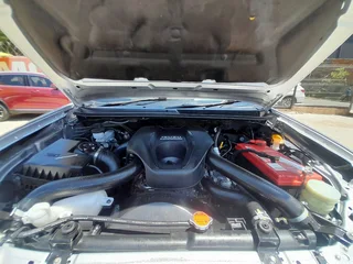 2020 Isuzu D-Max 250 D/Cab 4x4, in excellent condition, full service history, R249900