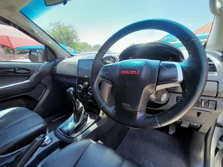 2020 Isuzu D-Max 250 D/Cab 4x4, in excellent condition, full service history, R249900