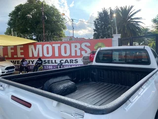 White Toyota Hilux 2.4 GD-6 RB SRX with 115000km available now!