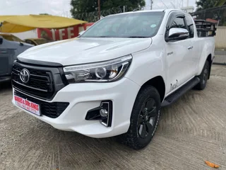 White Toyota Hilux 2.4 GD-6 RB SRX with 115000km available now!