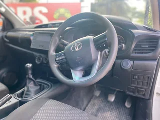 White Toyota Hilux 2.4 GD-6 RB SRX with 115000km available now!