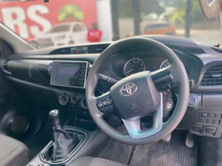 White Toyota Hilux 2.4 GD-6 RB SRX with 115000km available now!