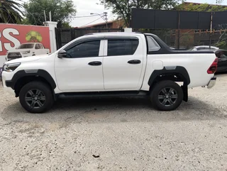 White Toyota Hilux 2.4 GD-6 D/Cab 4x4 SRX AT with 45000km available now!
