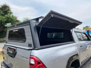 2023 Toyota Hilux 2.8 GD-6 4X4 Legend AT DC, excellent condition, full service, 105000km, R525000